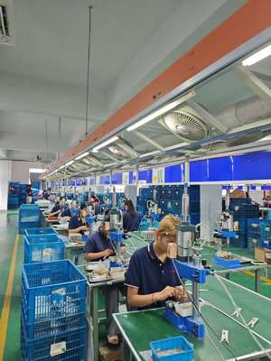 Máy kéo tóc bằng gốm với thùng 25mm 1 năm bảo hành và điện áp 110-240V cho tóc lông mịn bóng