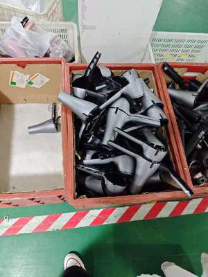 Máy kéo tóc bằng gốm với thùng 25mm 1 năm bảo hành và điện áp 110-240V cho tóc lông mịn bóng